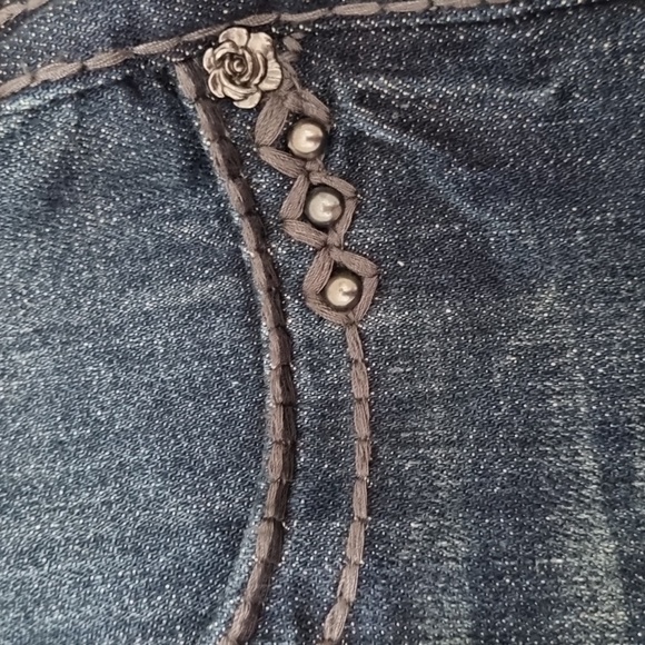 Rose Royce, dark blue denim shorts, rose button and stud details, size 27 5/6 - Picture 5 of 14